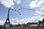 French aerial patrol 'Patrouille de France' fly over the fan village of The Trocadero set in front of The Eiffel Tower, in Paris on August 8, 2021 upon the transmission of the closing ceremony of the Tokyo 2020 Olympic Games. (Photo by STEPHANE DE SAKUTIN / AFP)Editoria: SPOLocal: ParisIndexador: STEPHANE DE SAKUTINSecao: judoFonte: AFPFotógrafo: STF<!-- NICAID(14859151) -->