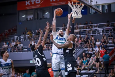 DIkembe André, basquete, União Corinthians