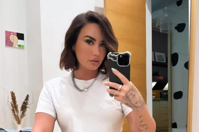 Demi Lovato<!-- NICAID(15899886) -->