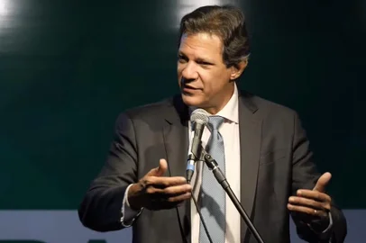 Futuro ministro da Fazenda, Fernando Haddad concede entrevista coletiva e anuncia nomes da equipe econômica<!-- NICAID(15294559) -->