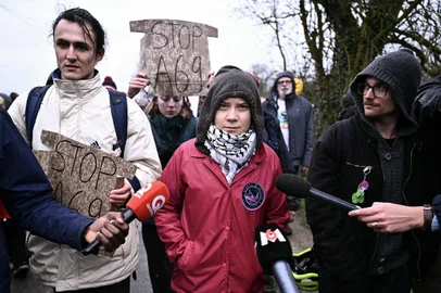 Swedish environmental activist Greta Thunberg and protesters take part in a demonstration against the A69 motorway project between Toulouse and Castres, in Saix, southwestern France, on February 10, 2024. French gendarmes conducted an intervention on February 9, to clear an area near the planned motorway after activists had set up camp toilets and signposts on private land where they planned to create a so-called "zone to be defended" (ZAD) camp dubbed "CremArbre". Police cleared pallets and trolleys used to block a small road running alongside the field, which is close to the route of the planned A69 motorway linking Toulouse and the town of Castres. (Photo by Lionel BONAVENTURE / AFP)<!-- NICAID(15675769) -->
