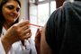 PORTO ALEGRE, RS, BRASIL, 06.05.2023: O Dia D de vacinação contra a gripe (Influenza) que ocorre neste sábado (06). A imunização será oferecida em 115 locais. A meta é atingir 90% de cada grupo prioritário até o fim da campanha, previsto para 31 de maio. Foto: Camila Hermes/Agencia RBS<!-- NICAID(15421945) -->