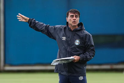 Gustavo Quinteros em treino do Grêmio<!-- NICAID(15992055) -->