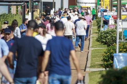 Não-Me-Toque, RS, Brasil, 09/03/2023 - Edição da 23ª Expodireto vem batendo recorde de público diário. Imagem do movimento na Expodireto/Cotrijal. - Foto: Jefferson Botega/Agência RBSIndexador: Jeff Botega<!-- NICAID(15371071) -->