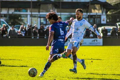 Gramadense e Novo Hamburgo ficaram no empate em 0 a 0, no jogo de ida das quartas de final da Divisão de Acesso. <!-- NICAID(16091013) -->