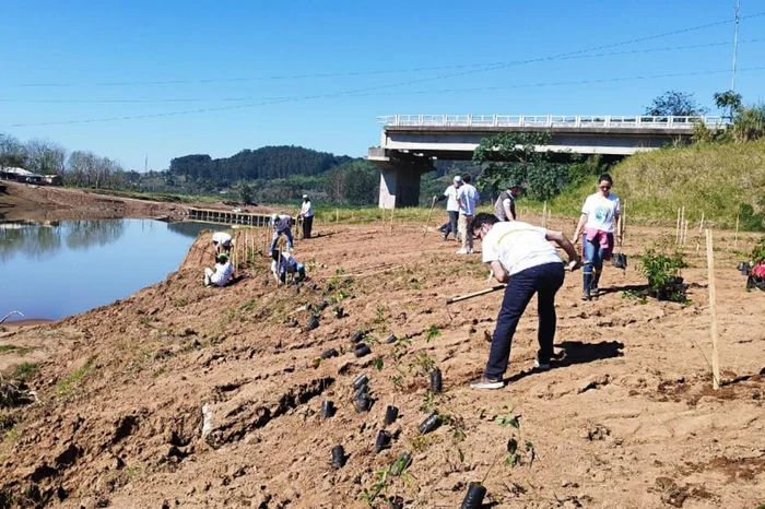Fernanda Bruxel / Equipe dos projetos da Univates Fernanda Bruxel / Equipe dos projetos da Univates