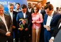 Michelle se encontra com Flávio, tira fotos e diz que puseram "uma pedra em cima" das divergências