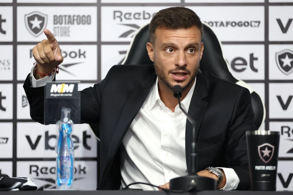 Martín Anselmi é apresentado no Botafogo e mira conquista de títulos ...