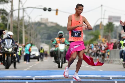 Wendell Souza, campeão da Maratona de Porto Alegre