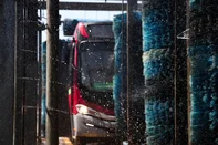 PORTO ALEGRE, RS, BRASIL: Pra Cima RS. Iniciativas sustentáveis em empresas gaúchas. Empresa de ônibus Trevo utiliza captação de água da chuva e reaproveitamento de água para lavagem dos veículos. Foto: Jonathan Heckler/Agência RBS<!-- NICAID(16175412) -->