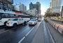 Motociclista é atropelado por ônibus após cair na Avenida Brasil, no centro de Passo Fundo, em razão de gelo na pista