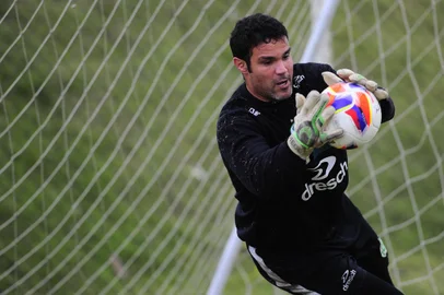 CAXIAS DO SUL, RS, BRASIL, 29/05/2015. Treino do Juventude no CTA. O Juventude está disputando a série C do Campeonato Brasileiro. Na foto, goleiro Diego. (Porthus Junior/Pioneiro)<!-- NICAID(11441940) -->