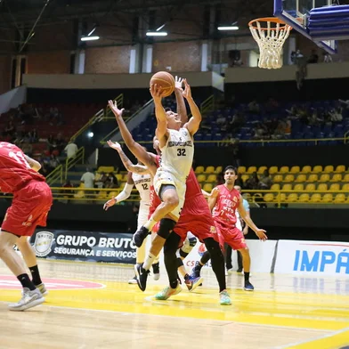 O Caxias do Sul Basquete visitou o Mogi Basquete, em Mogi das Cruzes-SP, pela fase de classificação do NBB.<!-- NICAID(15062088) -->
