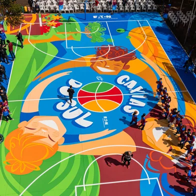 Quadra de basquete no Parque dos Macaquinhos, reformada e reinaugurada nesta sexta-feira (4), com a presença de Anderson Varejão.<!-- NICAID(16010335) -->