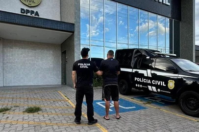 Polícia Civil / Divulgação Homem é preso suspeito de se passar por fiscal do Ibama para extorquir moradores no Vale do Sinos<!-- NICAID(16243328) -->
