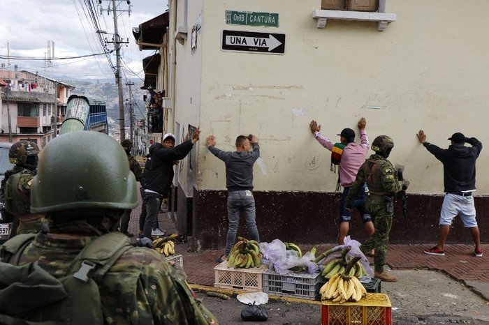 STR / AFP