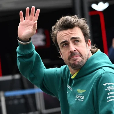 Alonso pilota pela Aston Martin desde 2023.