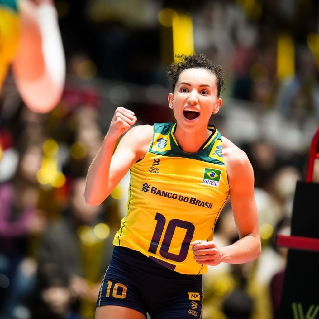 No tie-break, seleção brasileira feminina de vôlei bate o Japão e garante  vaga em Paris