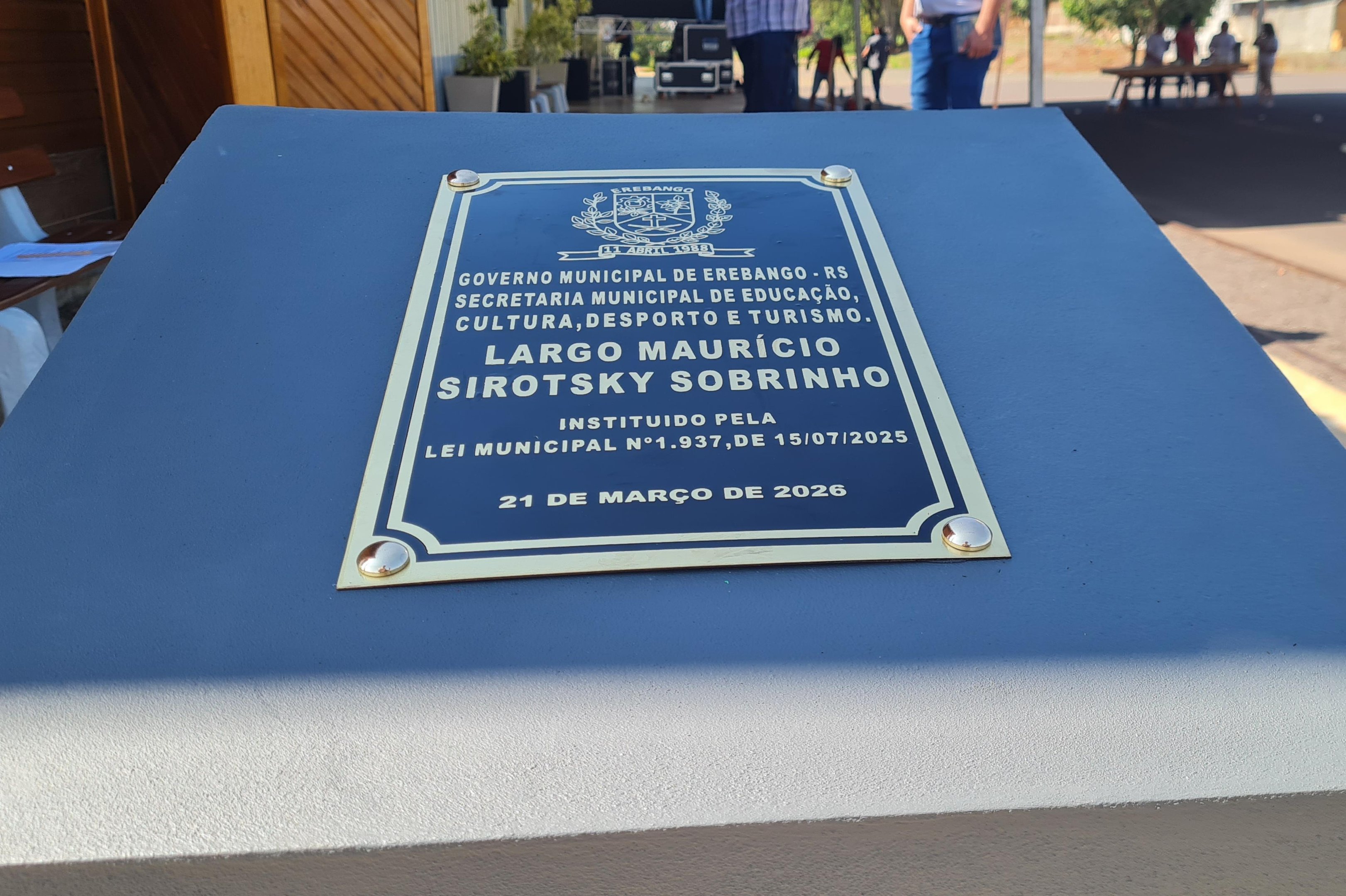 Largo da Esta&ccedil;&atilde;o F&eacute;rrea de Erebango ganha nome do fundador do Grupo RBS