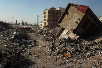 This aerial view shows collapsed buildings during ongoing rescue operations in Kahramanmaras, southeastern Turkey, on February 14, 2023, eight days after a 7,8-magnitude struck the country's southeast. - The death toll from a catastrophic earthquake that hit Turkey and Syria nears 40,000 on February 14, 2023, with search and rescue teams starting to wind down their work. (Photo by Ozan KOSE / AFP)<!-- NICAID(15352372) -->