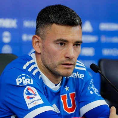 Charles Aránguiz, ex-Inter, anunciado pela Universidad de Chile<!-- NICAID(15834451) -->