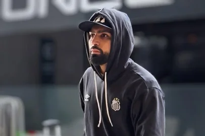 Lucas Arruda / Agencia RBS Gabigol na chegada do Santos em Porto Alegre<!-- NICAID(16360083) -->