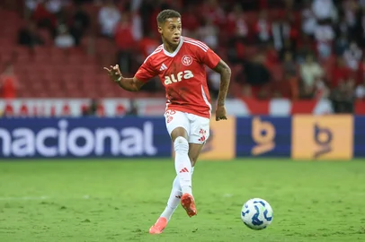 Vitinho, do Inter, em ação contra o Maracanã<!-- NICAID(16027775) -->