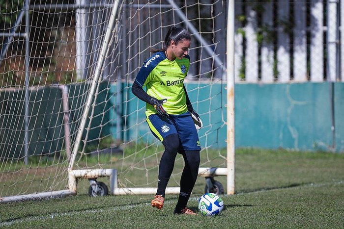 Lorena sofre lesão em treino e vira preocupação no Grêmio