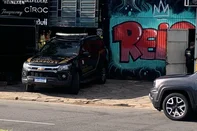 Operação da Polícia Federal cumpre 19 mandados no RS e em SC contra contrabando de cigarros do Paraguai. Na foto, mandado cumprido em Porto Alegre.