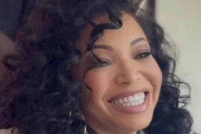 @iamtishacampbell / Instagram / Reprodução A atriz Tisha Campbell, 57 anos, revelou ter sido diagnosticada com autismo e TDAH após concluir a escrita do livro The A Word: A Mother’s Journey Through Autism and Love. Na obra, ela narra a experiência vivida com o filho, Xen, que recebeu o diagnóstico do espectro aos 18 meses.<!-- NICAID(16381318) -->