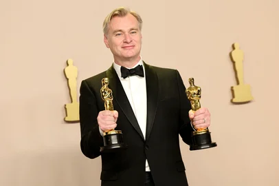 ARTURO HOLMES / GETTY IMAGES NORTH AMERICA via AFP HOLLYWOOD, CALIFORNIA - MARCH 10: Christopher Nolan, winner of the Best Directing award and the Best Picture award for Oppenheimer, poses in the press room during the 96th Annual Academy Awards at Ovation Hollywood on March 10, 2024 in Hollywood, California. Arturo Holmes/Getty Images/AFP (Photo by Arturo Holmes / GETTY IMAGES NORTH AMERICA / Getty Images via AFP)<!-- NICAID(15701684) -->