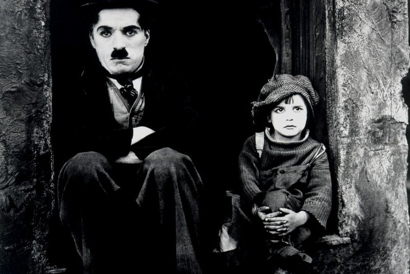 Charles Chaplin no filme O garoto<!-- NICAID(10182167) -->