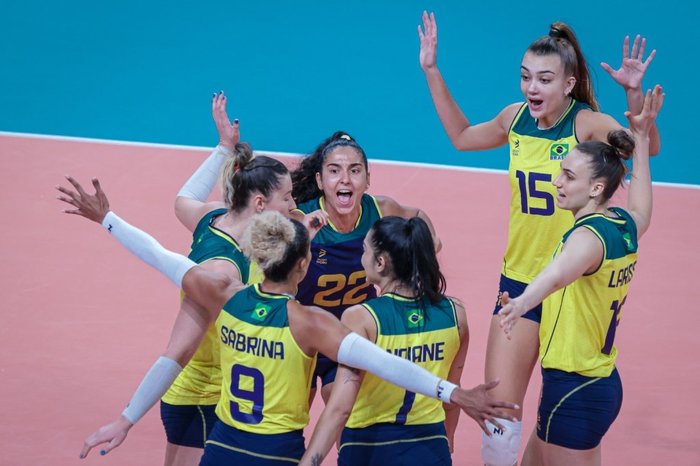 Seleção feminina de vôlei bate República Dominicana no tiebreak e vence 2ª  em Tóquio