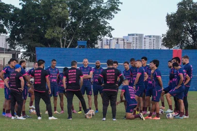 Caxias finalizou preparação para o confronto diante do São Bernardo. Treino no Anacleto Campanella, em São Caetano do Sul.<!-- NICAID(16279351) -->