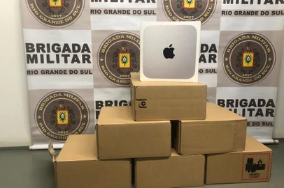 Grupo armado rende funcionário e saqueia caminhão com produtos da Apple que eram descarregados no shopping Iguatemi, em Porto Alegre - Foto: Brigada Militar/Divulgação<!-- NICAID(15369795) -->