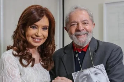 Cristina Kirchner e Lula<!-- NICAID(16057982) -->