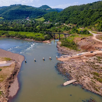 Obras da ponte entre Bento Gonçalves e Cotiporã, sobre Rio das Antas<!-- NICAID(15906547) -->