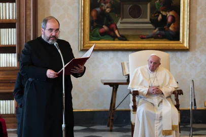 padre Antônio Hofmeister e o Papa Francisco em 10/03/21<!-- NICAID(16024500) -->