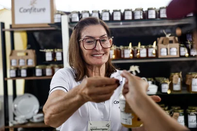 Duda Fortes / Agencia RBS NÃO-ME-TOQUE, RS, BRASIL, 12-03-2026: Imagens ambientas do Pavilhão da Agricultura Familiar na Expodireto 2026. Na foto, Jair Sgarbossa Paludo, produtora do doce de jaracatiá. Fotos: Duda Fortes/Agencia RBS<!-- NICAID(16243593) -->