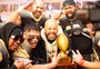 A história do técnico gaúcho que é campeão de futebol americano na China: "Deixei tudo para trás e deu certo"; assista 