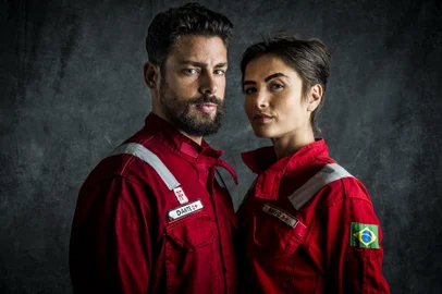 Ilha de Ferro - Dante ( Caua Reymond ) e Julia ( Maria Casadevall ) <!-- NICAID(13830052) -->