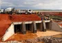 Dique emergencial para a região do aeroporto de Porto Alegre será testado nos próximos dias