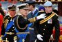 Membros da família real não devem usar uniformes militares no funeral de Philip 