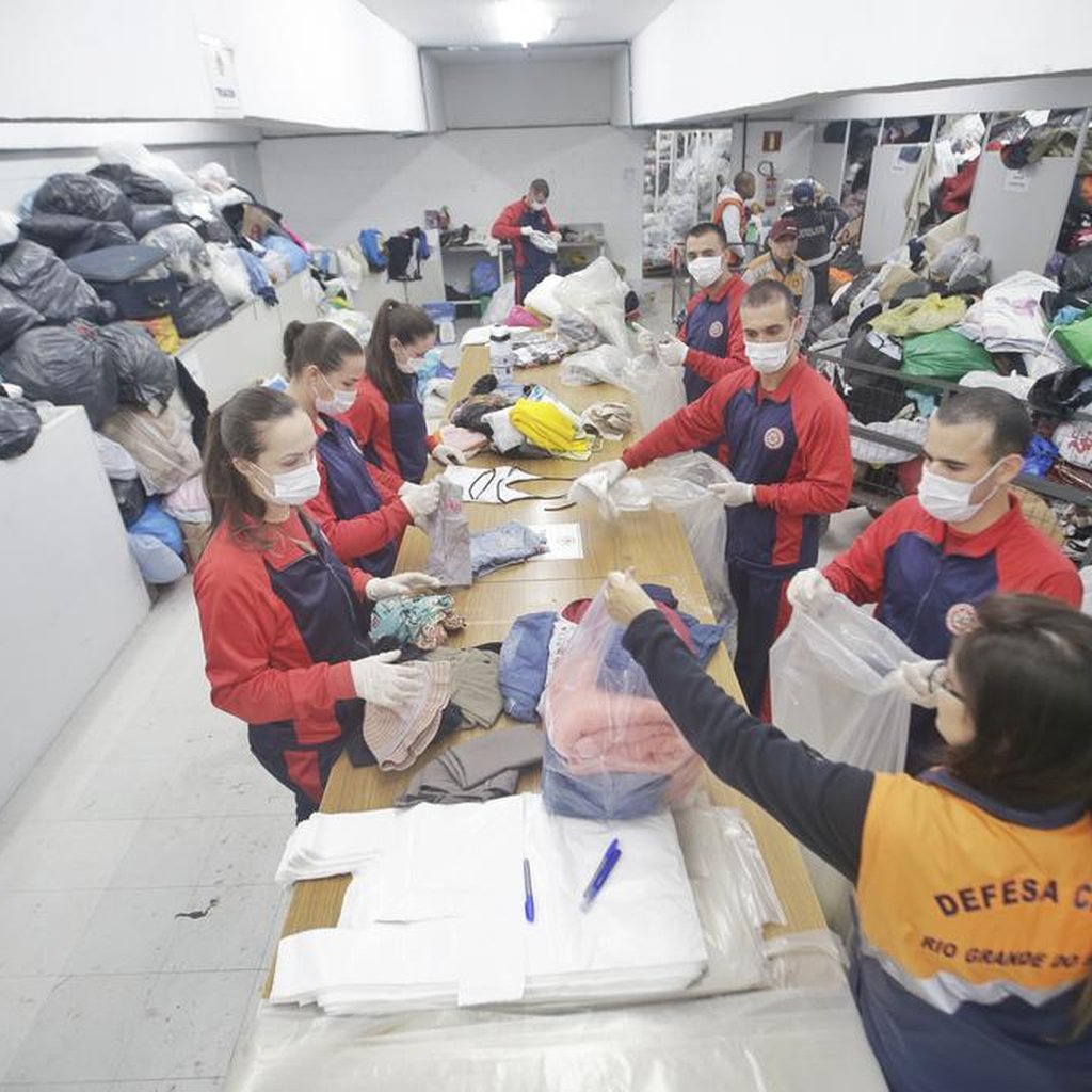 Defesa Civil de Canoas recebe doação de cobertores do Instituto