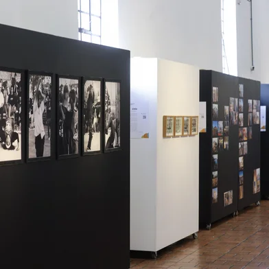 CAXIAS DO SUL, RS, BRASIL. 31-07-2025. A abertura de cinco exposições presenciais com visitas guiadas por seus autores irão dar o pontapé inicial na 18ª Semana da Fotografia de Caxias do Sul, hoje, no Centro de Cultura Ordovás. A partir das 18h30min, o público poderá conferir as mostras que passam a ocupar a Galeria de Artes e a Sala de Exposições do Ordovás, além de outras cinco exposições que irão ocupar o Largo Expositivo. eXPOSIÇÃO DA Alessandra Baldissarelli Bremm.Indexador: Bruno Todeschini<!-- NICAID(16092118) -->