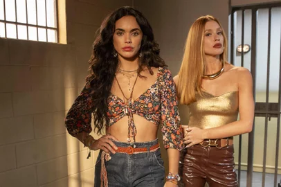 Luna (Giovana Cordeiro) e Preciosa (Marina Ruy Barbosa), fuzuê<!-- NICAID(15692779) -->