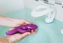 Como limpar um vibrador? Confira a maneira correta de higienizar e guardar os órios sexuais