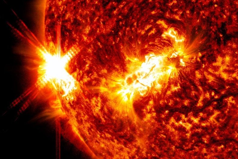 **FOTOGRAFIA INDEXADA A PEDIDO DE GABRIELA PERUFO**NASA’s Solar Dynamics Observatory captured this image of a solar flare – as seen in the bright flash on the left side of the image – on Jan. 9, 2023. The image shows a subset of extreme ultraviolet light that highlights the extremely hot material in flares and is colorized in red and gold. Credit: NASA/SDO<!-- NICAID(15317629) -->