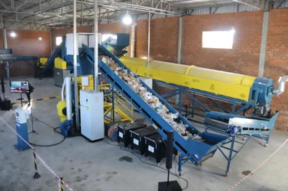 O município gaúcho de Garibaldi implantou uma usina de bioenergia capaz de transformar todos os resíduos sólidos urbanos coletados - lixo de atividades domésticas - em combustível para indústrias.<!-- NICAID(15884997) -->