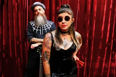 O duo é formado por Henrique Badke e Rebecca Li<!-- NICAID(16339212) -->